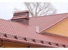 Готовь сани летом: выбираем снегозадержатели для кровли